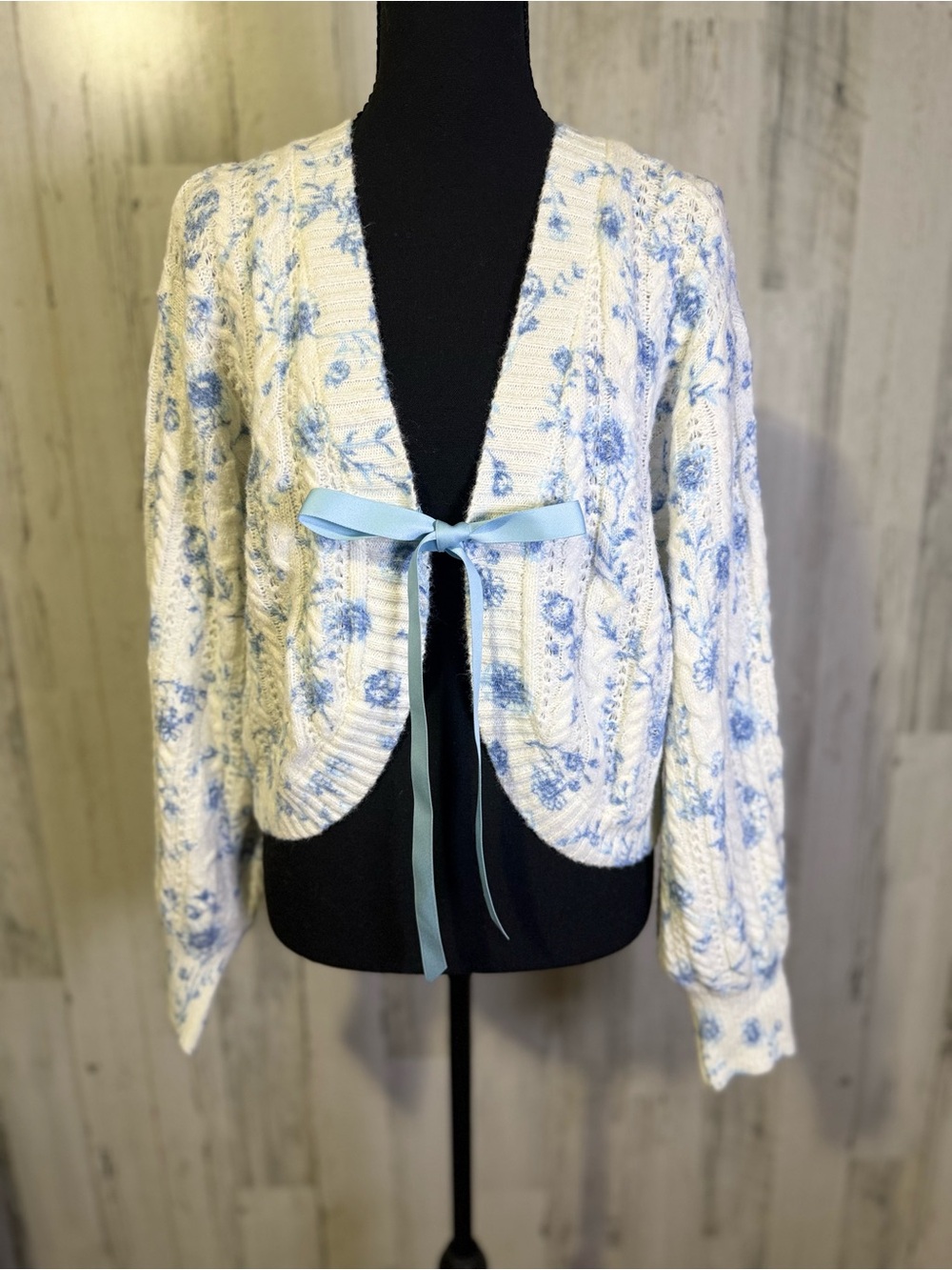 Francesca's Blue White Floral Tie Front Cable Knit Cropped Cardigan Sweater M